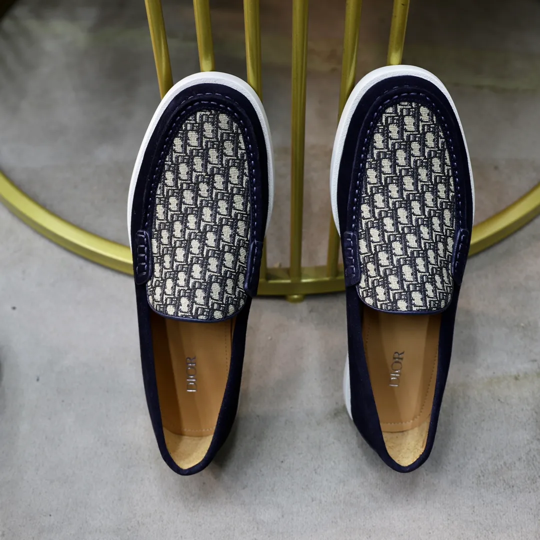 Ex-factory price: 540🙅‍♂️🙅‍♂️🙅‍♂️ Brand: Dior DIOR Standard code: Men's code 38/44 (45 can be customized) Grade: Same as the official website Material: Original cowhide stitching, cowhide lining, original TPU wear-resistant soft outsole Style categories: Leisure and sports version, footwear for driving, young fashion, European and American trends, British style Color: actual picture color